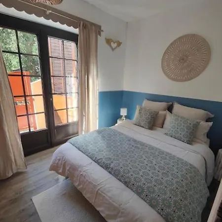 A Pramousquier Apartment