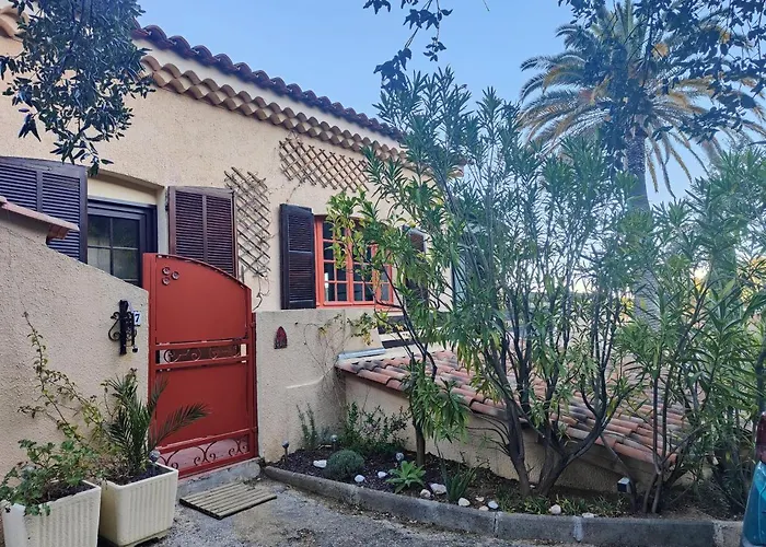 A Pramousquier Apartment