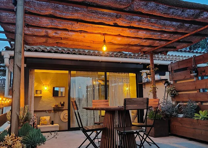 A Pramousquier Apartment *